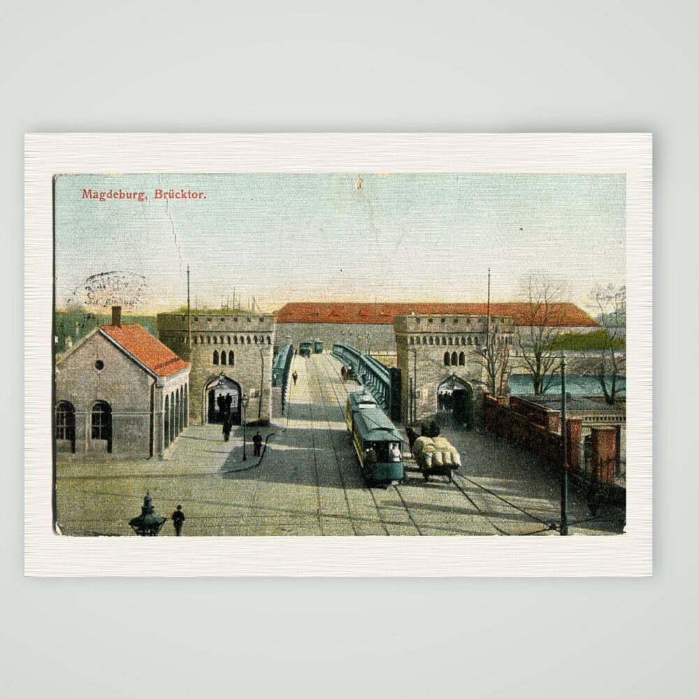 Magdeburg, das Brücktor mit Straßenbahn – Ansichtskarte, Kunstdruck auf Leinenpapier