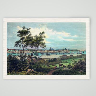 Kiel, Blick über die Förde auf die Stadt – Kolorierte Ansicht, Kunstdruck auf Leinenpapier