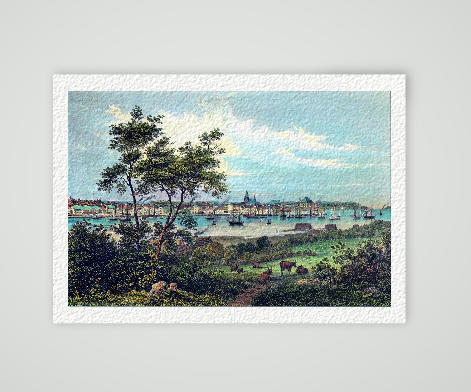 Kiel, Blick über die Förde auf die Stadt – Kolorierte Ansicht, Kunstdruck auf Hahnemühle-Büttenpapier